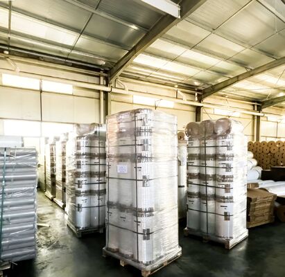 بالاتر از 90 GU سطح درخشش فیلم لمینیشن درخشش با ضد رطوبت و درمان کرونای دو طرفه