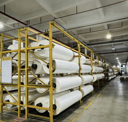 فیلمی لامیناسیون حرارتی شفاف BOPP با چسب EVA از کره و عرض 2200 میلی متر برای پوشش محافظ شفاف