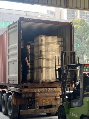 فیلمی لمینتینگ یک اینچ یا سه اینچ با سرعت لمینتینگ تا 400 متر در دقیقه و ضخامت 11 تا 250 میکران برای حفاظت از کتاب