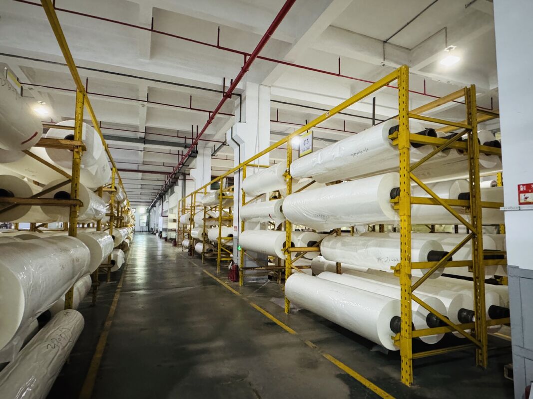 فیلم لایه بندی حرارتی PET با طول متغیر تا 6000 متر هسته کاغذ قابل تنظیم و لایه چسب EVA