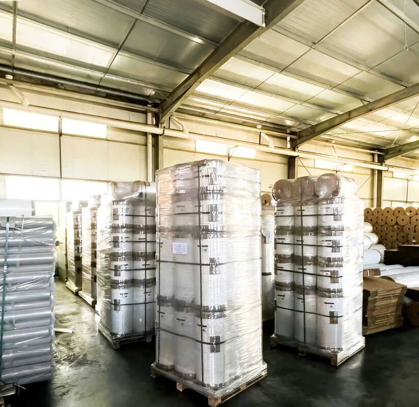 بالاتر از 90 GU سطح درخشش فیلم لمینیشن درخشش با ضد رطوبت و درمان کرونای دو طرفه