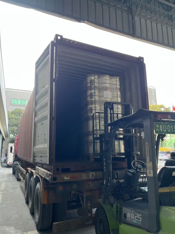 فیلم PET فلزی شده با مقاومت گرما تا 110 درجه سانتیگراد، سطح بازتابی صاف و مقاومت شیمیایی برای بسته بندی و لایه بندی